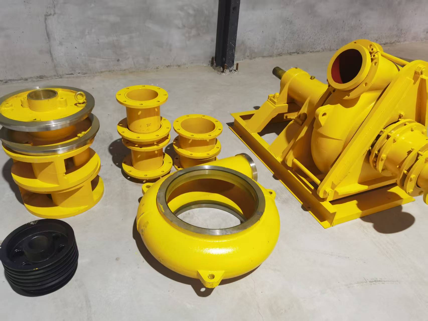 上海牛桥实业有限公司津生海砂泵整体图片砂泵展示1